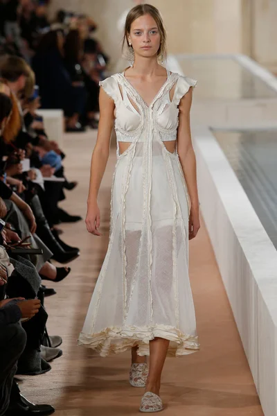Look 10
